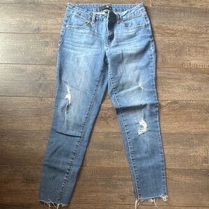 NWOT Women’s 1822 Distressed Blue Jeans 8